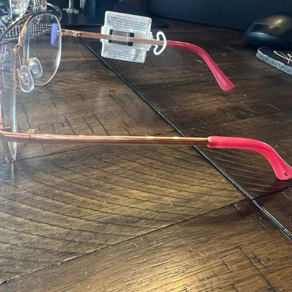 💜Rose Gold Aviator Glasses - Picture 3 of 3